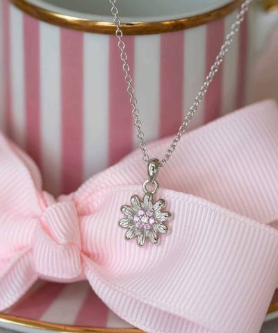 Alternative view of Smykke i sølv med zirkonia blomst