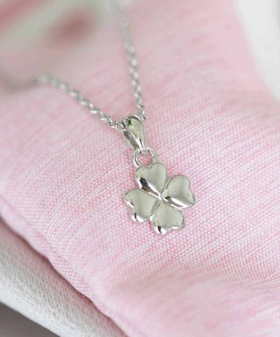 Alternative view of Smykke i sølv firkløver