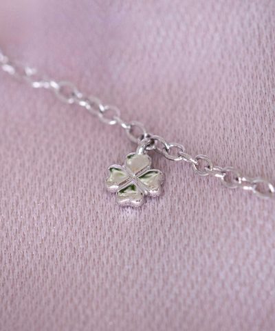 Alternative view of Armbånd i sølv firkløver