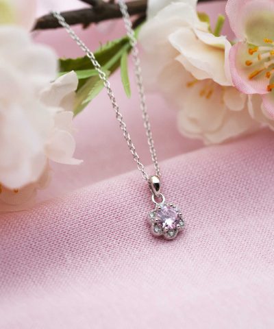 Alternative view of Smykke i sølv med zirkonia blomst