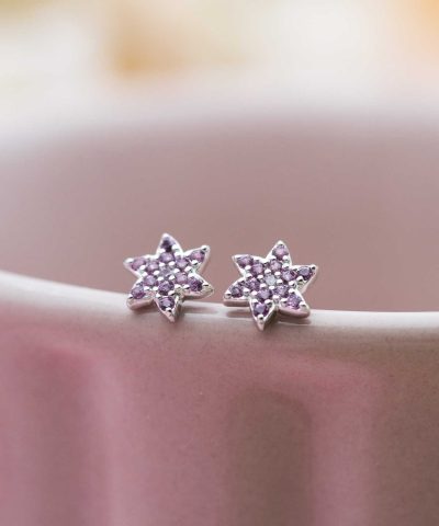 Alternative view of Øredobber i sølv med zirkonia blomst