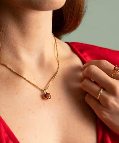 Alternative view of Anheng i gull med syntetisk padparascha