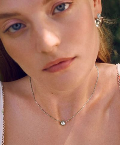 Alternative view of Pamela Halskjede