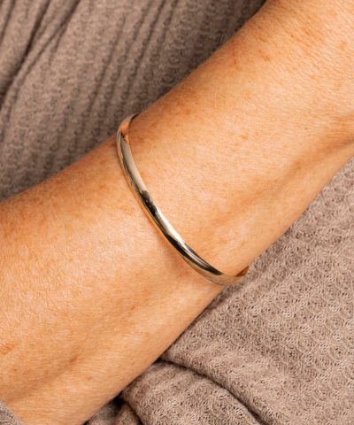 Alternative view of Armring i gull massiv 6 mm