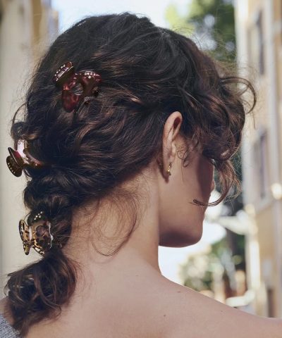 Alternative view of Cerys Small Hårklyper Maroon