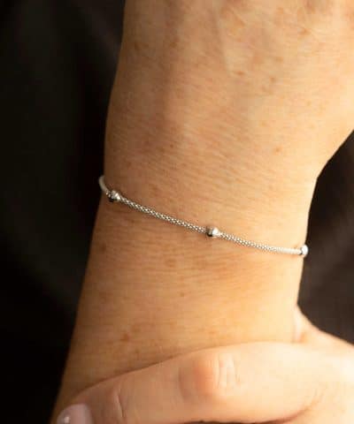 Alternative view of Armbånd i sølv med kuler 19 cm