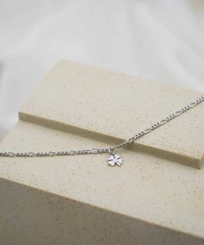 Alternative view of Ankelkjede i sølv kløver