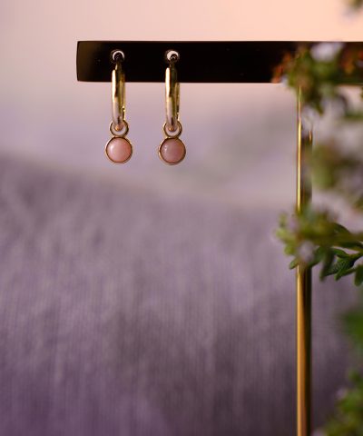 Alternative view of Ørering i sølv med rosa opal KJÆRLIGHET