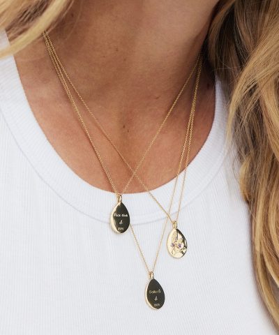 Alternative view of Medaljong "Godt nok er perfekt" med amet