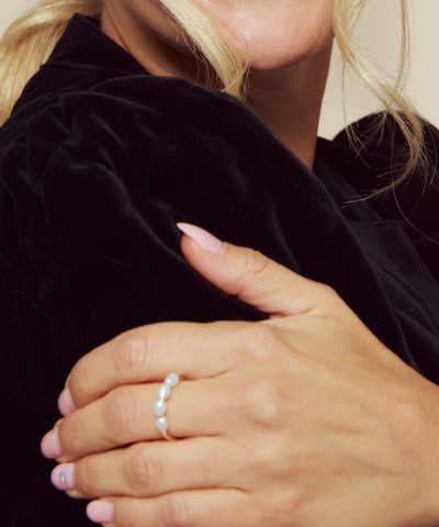 Alternative view of Sandra Lyng, Engledråper ring i sølv