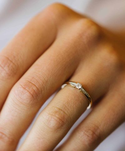 Alternative view of Ring i Gultgull med Diamanter 0.13ct