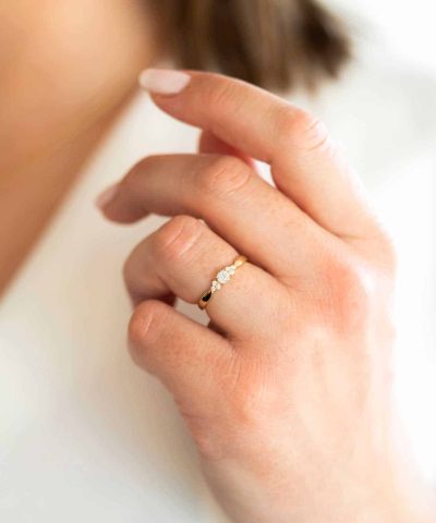 Alternative view of Ring i gull med zirkonia