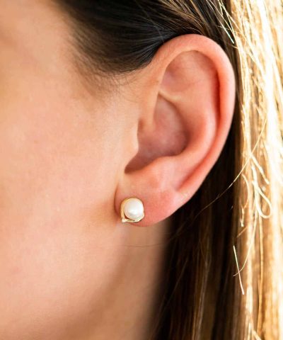 Alternative view of Øredobber i gull med ferskvannsperler