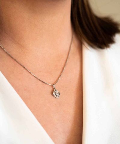 Alternative view of Anheng i hvitt gull med zirkonia