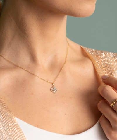 Alternative view of Anheng i gull med zirkonia blomst