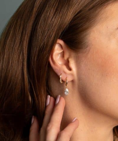 Alternative view of Øreringer i gull med zirkonia