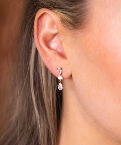 Alternative view of Øredobber i gult gull med zirkonia