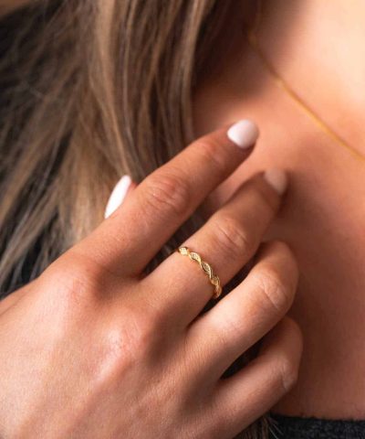 Alternative view of Ring i gull med zirkonia