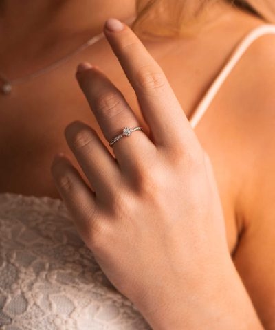 Alternative view of Ring i hvitt gull med diamant 0,07 ct WP