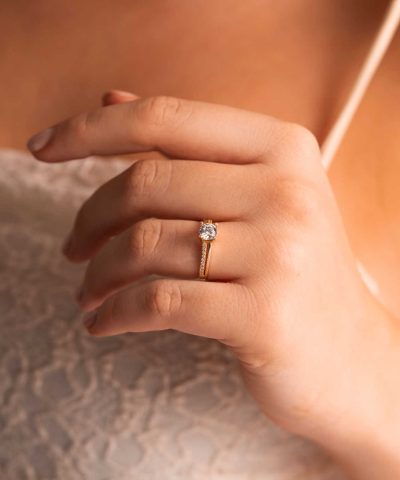 Alternative view of Ring i gull med zirkonia