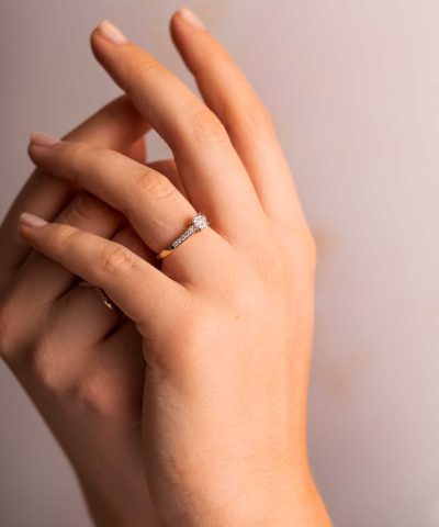 Alternative view of Ring i gull med diamanter 0,20 ct WP