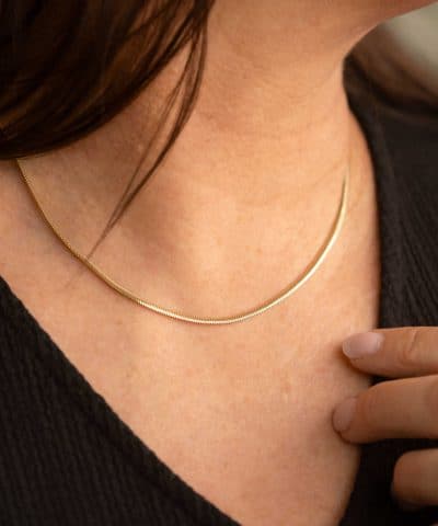 Alternative view of Slange kjede i gull 45 cm