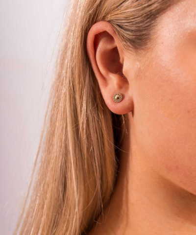 Alternative view of Ørebobber i gull med zirkonia