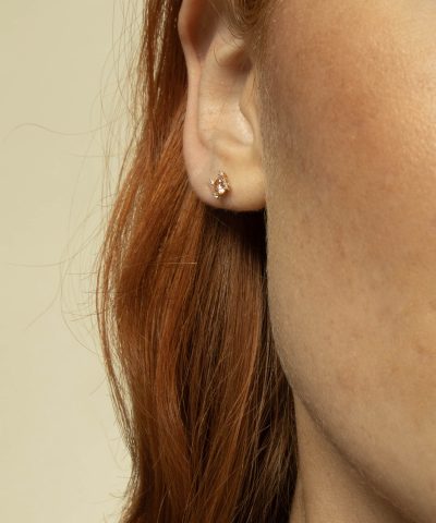 Alternative view of Øredobber i gull med zirkonia