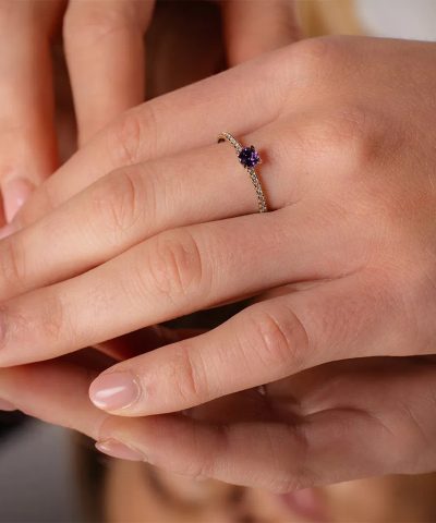 Alternative view of Ring i gull med diamanter 0,10 ct med ametyst