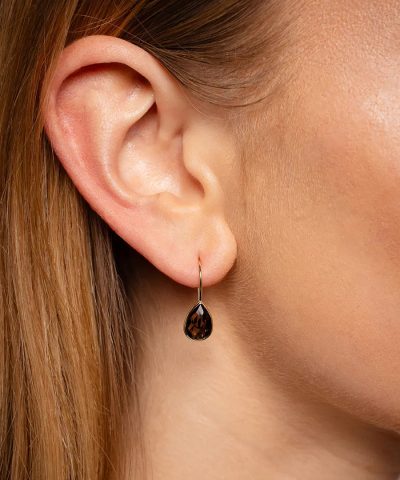 Alternative view of Øredobber i gull med røykkvarts