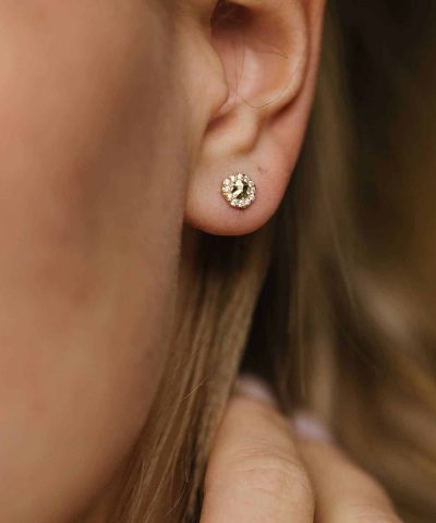 Alternative view of Nora Mørk by Gulldia Øredobber i sølv med zirkonia