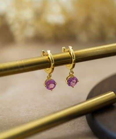 Alternative view of Øreringer i sølv med ruby zirkonia