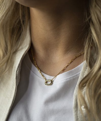 Alternative view of Nora Mørk by Gulldia, Smykke i sølv med sort zirkonia