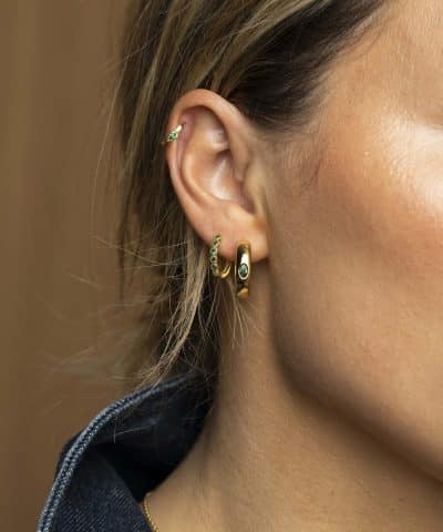 Alternative view of Øreringer i sølv med grønn zirkonia