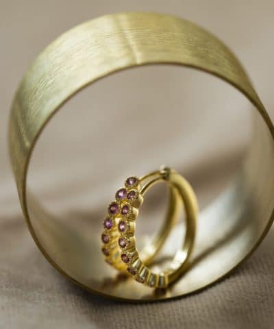 Alternative view of Ørering i sølv med ruby zirkonia, 20 mm