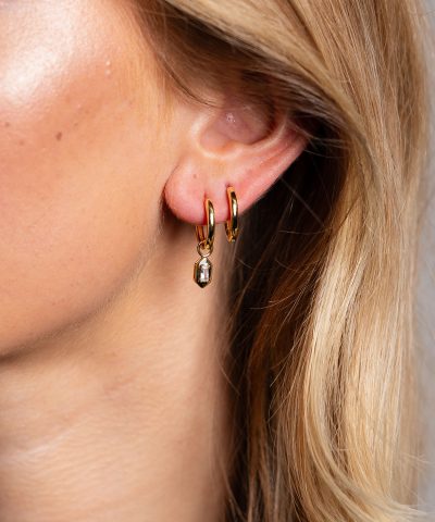 Alternative view of Square charms i sølv med blank zirkonia