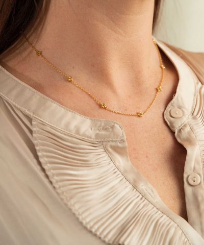 Alternative view of Smykke i sølv, kulekjede blomst