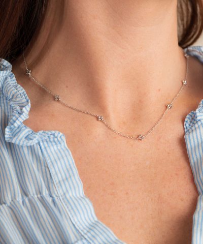 Alternative view of Smykke i sølv, kulekjede blomst