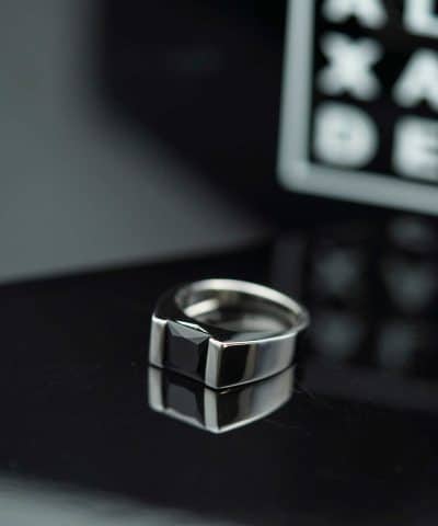 Alternative view of Ring i sølv med sort zirkonia