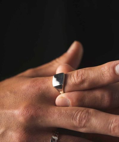 Alternative view of King ring i sølv, signetring large