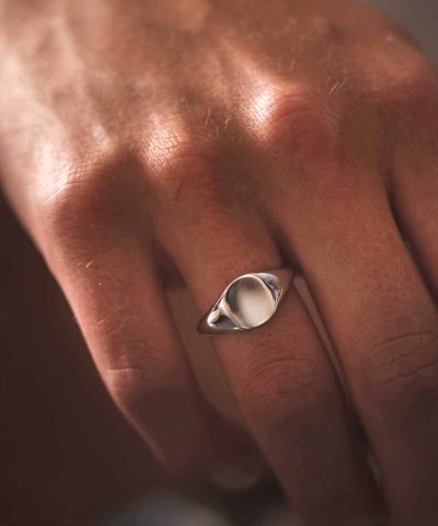 Alternative view of Axe ring i sølv, signetring