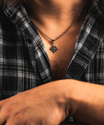 Alternative view of Lewis smykke i stål, kompass