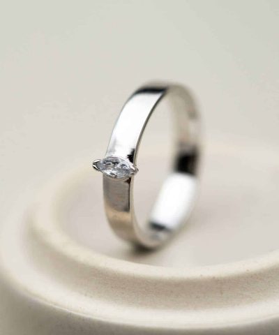 Alternative view of Ring i sølv med zirkonia