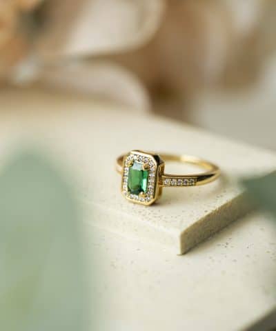 Alternative view of Ring i sølv med grønn zirkonia