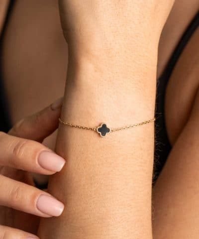 Alternative view of Armbånd sølv med sort firkløver