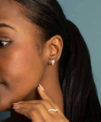 Alternative view of Øredobber i sølv med zirkonia blad