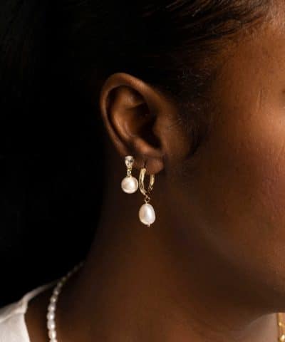 Alternative view of Øredobber i sølv med perle og zirkonia