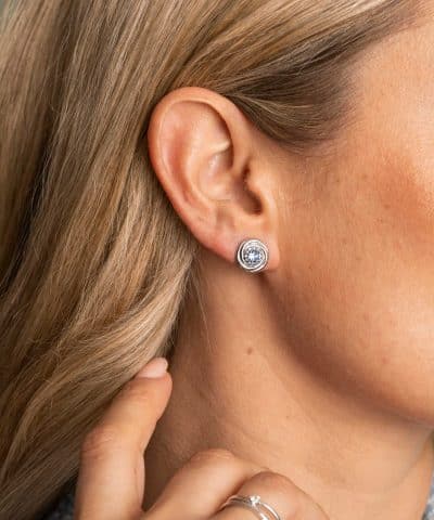 Alternative view of Øredobber i sølv med zirkonia