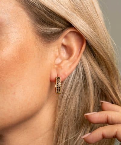 Alternative view of Øreringer i sølv med sort zirkonia