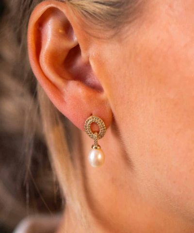 Alternative view of Øredobber i sølv med perle og zirkonia